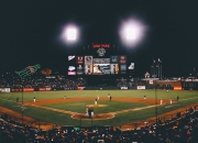 开云下载-逆转与接管，当橄榄球撞上F1，体育如何定义最后时刻