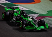 开云体育官网-索伯车队翻盘梅赛德斯，皮亚斯特里惊艳四座的简单介绍