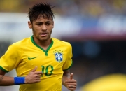 开云体育中国官网-压力铸就传奇，卡马文加在阿尔及利亚与西班牙的绿茵对决中完成蜕变