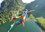 开云体育直播-皮亚斯特里点燃赛场，威廉姆斯绝杀迈凯伦，一场改写历史的F1对决