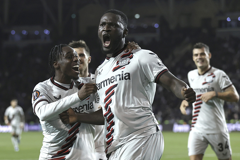 包含勒沃库森客场夺冠，豪取三分的词条