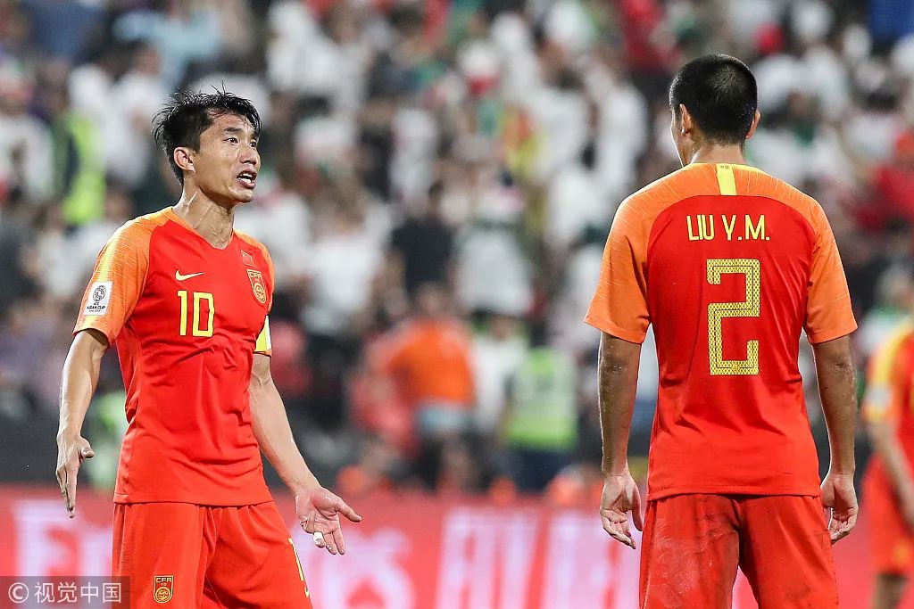 关于莱普齐格在比赛中捍卫荣誉，球迷欢呼的信息