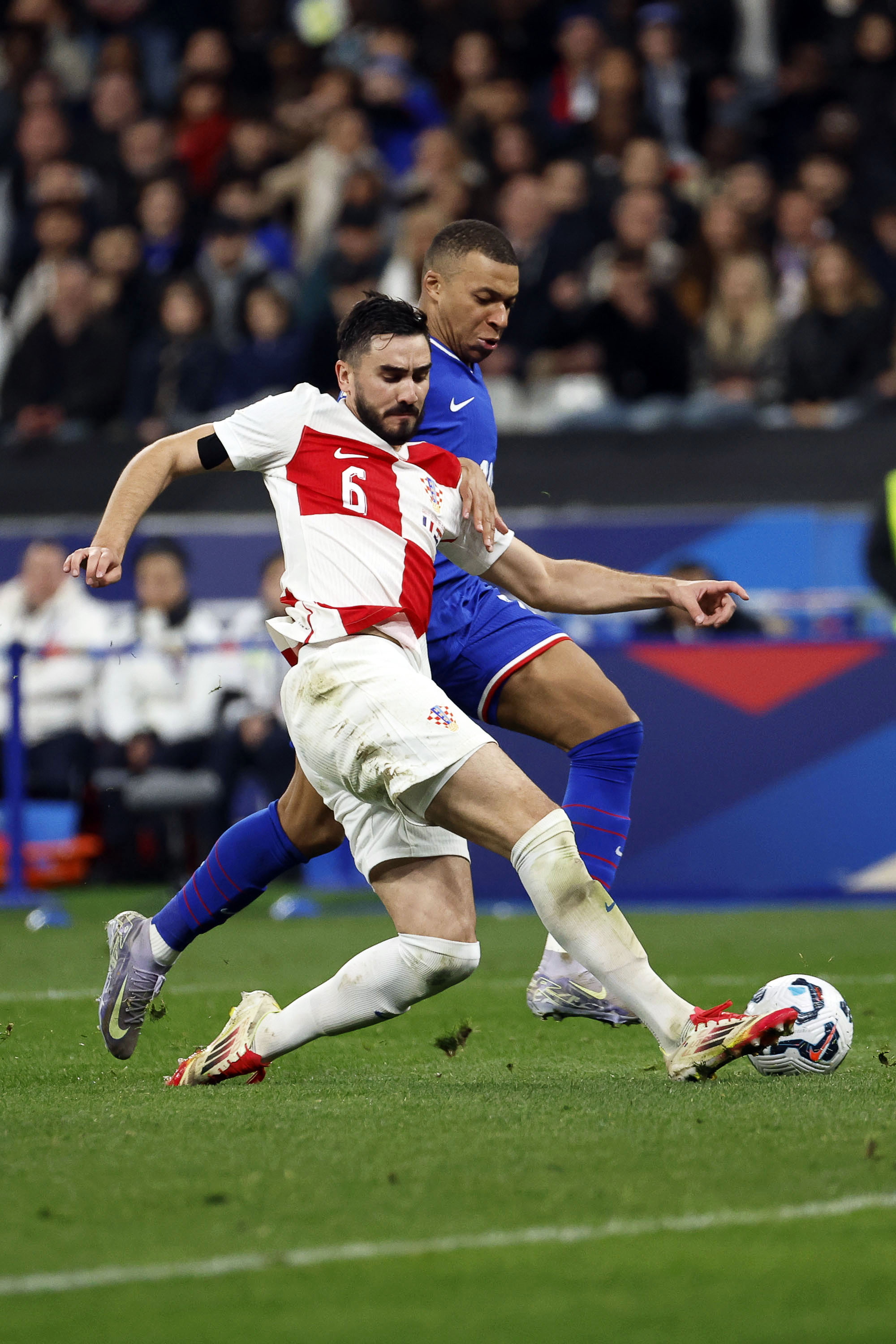 冰岛队险胜对手，成功晋级欧国联半决赛的简单介绍