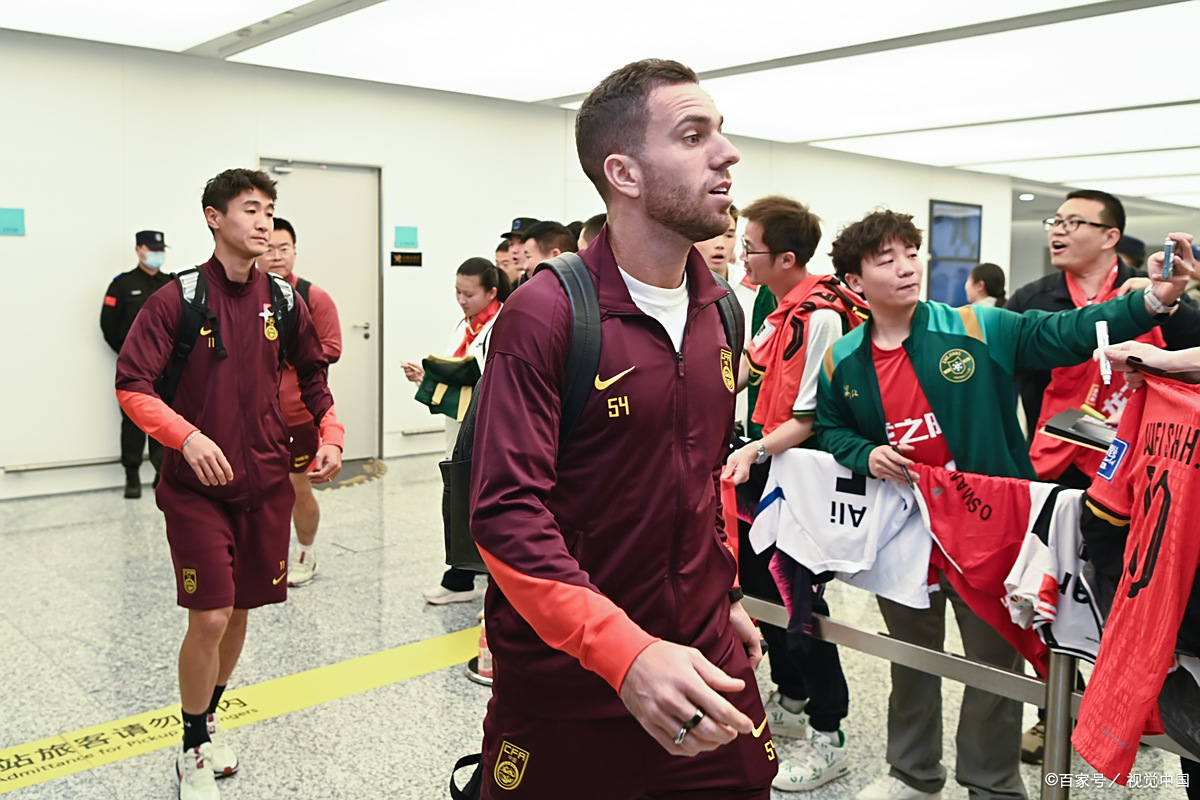 包含沙尔克球员健康问题愈发突出，主教练苦恼的词条