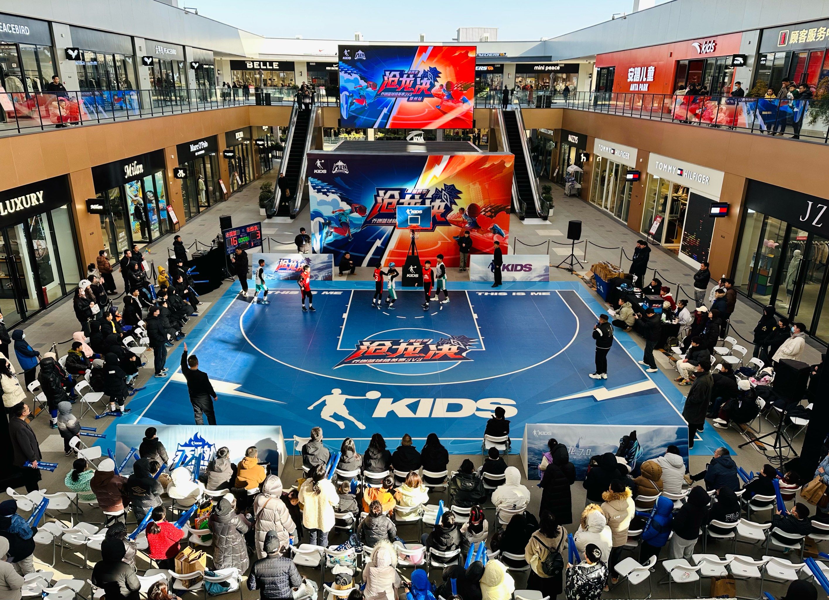 篮球比赛现场观众参与互动热烈,气氛火爆欢乐的简单介绍 篮球比赛现场观众参与互动热烈,气氛火爆欢乐的简单介绍