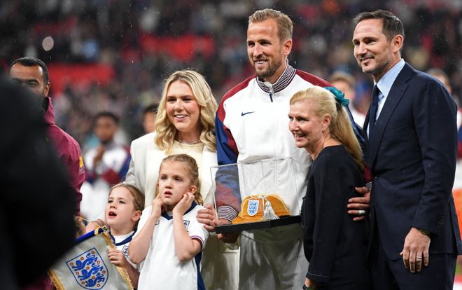 包含英格兰客场力克北爱尔兰,哈里梅开二度的词条 包含英格兰客场力克北爱尔兰,哈里梅开二度的词条