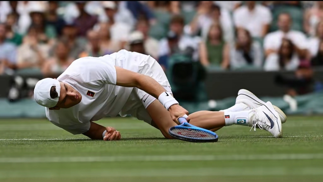 包含英格兰爆冷里昂，莫德里奇完成帽子戏法的词条