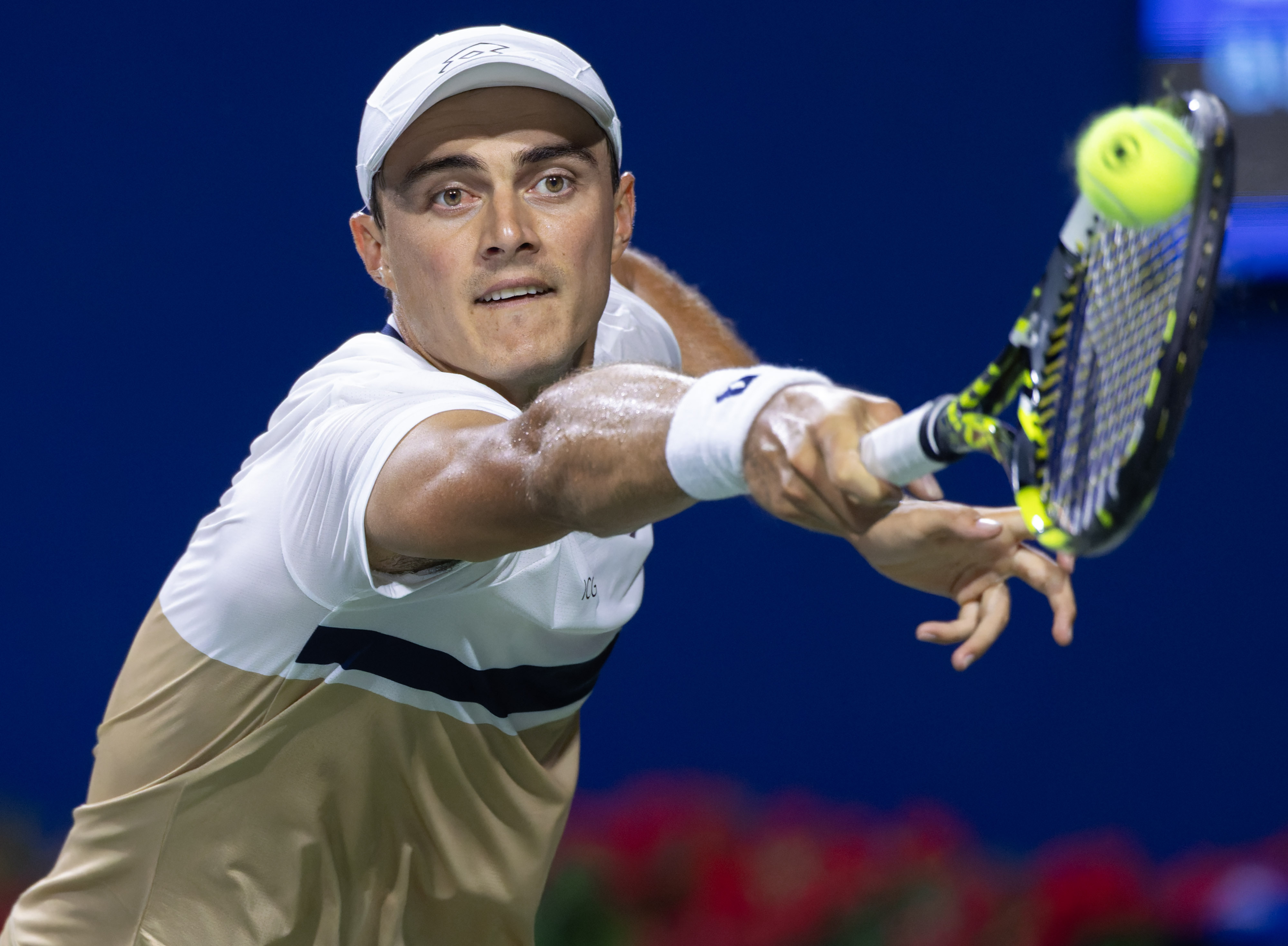 包含西班牙网球队横扫澳大利亚网球队，兹维列夫送出助攻的词条